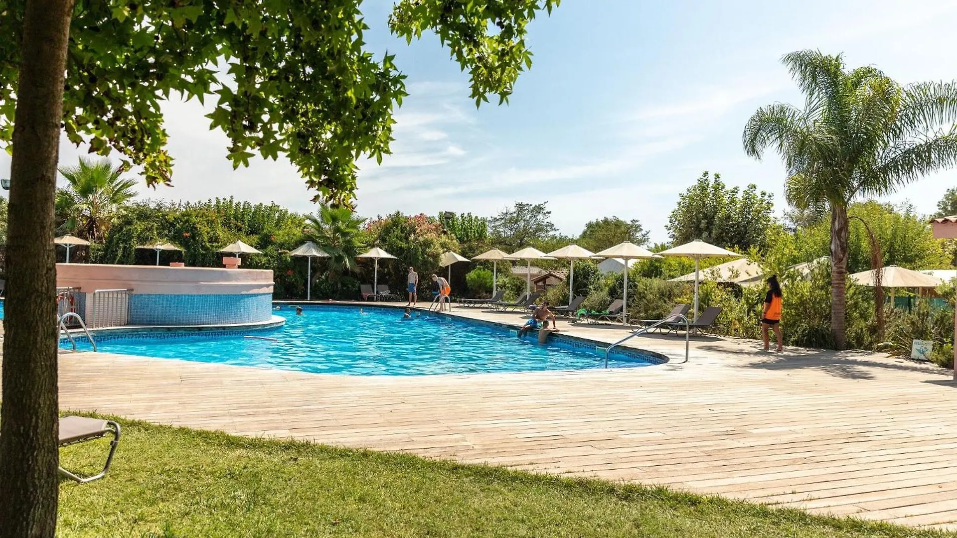 Camping El Pinar 布拉内斯 营地
